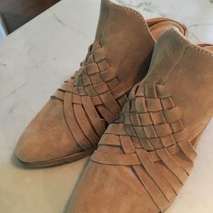 NEW Rebels. Levi Cutout Block Heel Mule. Sz 7